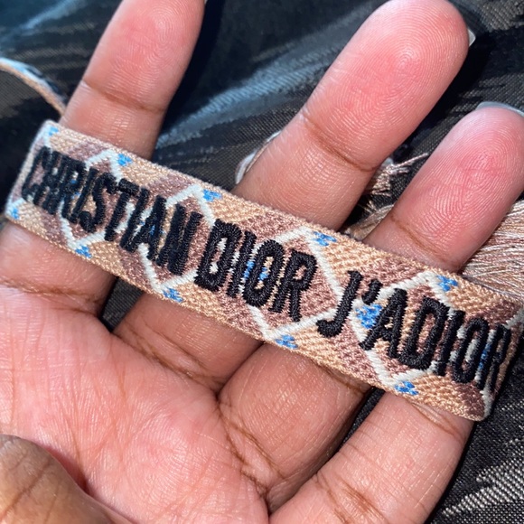 Embroidered bracelets - Picture 3 of 7